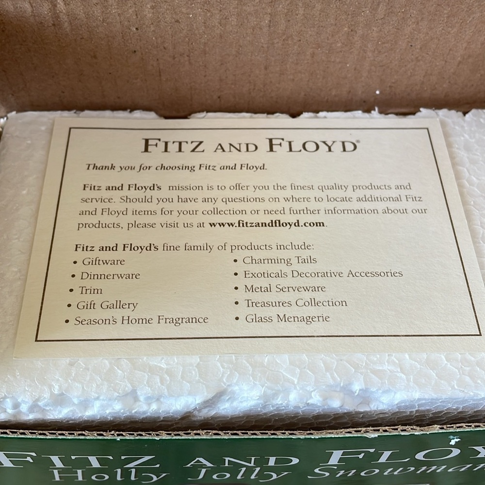 New In Box~Fitz And Floyd Holly Jolly Mr and Mrs Snowmen Salt & Pepper Shakers - Picture 8 of 10